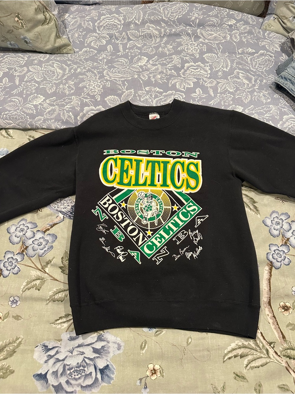 Authentic 90’s Jerzees Boston Celtics Black Graphic Crewneck Sweatshirt
